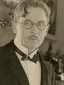 Matt Moore in 1924 in The Narrow Street - (SAYRE 14364) (cropped).jpg