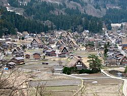 Archivo:Ogimachi Village-02