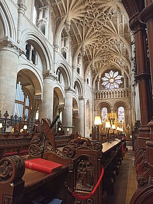 Archivo:Oxford Cathedral. Choir 3