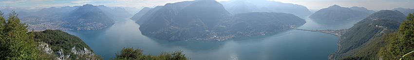 Archivo:Panorama vom Monte San Salvatore aus