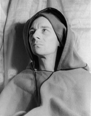 Archivo:Portrait of John Gielgud 2 by Carl Van Vechten cropped