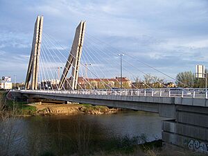 Archivo:Puente de Hispanoamérica en Valladolid