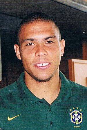Archivo:Ronaldo 2002 cropped