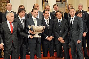 Archivo:Spanish P. M. Rajoy with the Spanish Davis Cup national team, winner of the 2011 Davis Cup