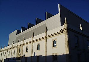 Archivo:Teatro-puerto