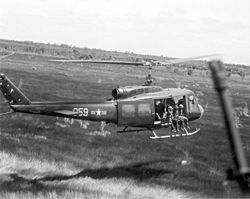 Archivo:UH-1combatmission1970