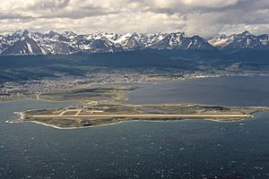 Archivo:Ushuaia Airport Aerial Image