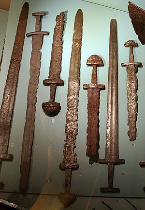Archivo:Viking swords at Bergen Museum