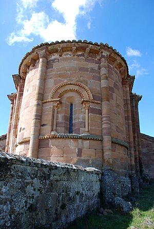Archivo:Villanueva De La Torre 001 Iglesia Santa Marina 003