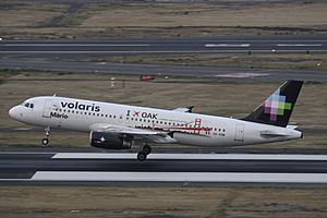Archivo:XA-VOM Airbus A.320 Volaris "Mario" (7635572192)