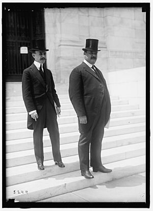 Archivo:1ST PAN AMERICAN FINANCIAL CONFERENCE, WASHINGTON, D.C., MAY 1915. SALVADOREAN DELEGATION- ROBERTO ANGLIAE; ALFONSO GUINONES LCCN2016866418