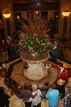 Archivo:20150521 The Peabody Hotel lobby and ducks (6)
