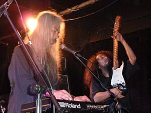 Archivo:Acid Mothers Temple @ Night & Day Cafe, Manchester 21-10-2012.... (8112184305)
