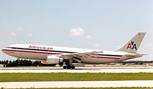 Archivo:Airbus A300B4-605R, American Airlines AN0201220