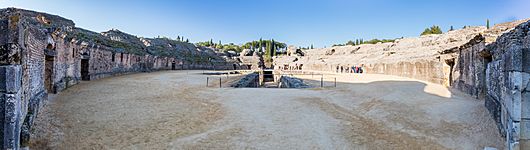Anfiteatro de las ruinas romanas de Itálica, Santiponce, Sevilla, España, 2015-12-06, DD 04-07 PAN