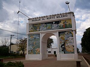 Archivo:Arco del Milenio (Mocoretá)