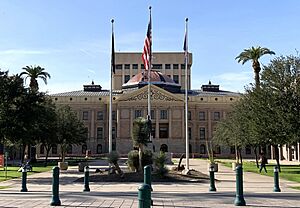 Archivo:Arizona State Capitol Daytime December 2021