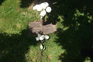 Archivo:Arleen Auger's grave on Ferncliff Cemetery