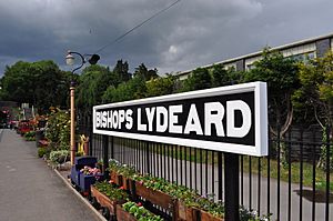 Archivo:Bishops Lydeard Station Sign - geograph.org.uk - 2455421