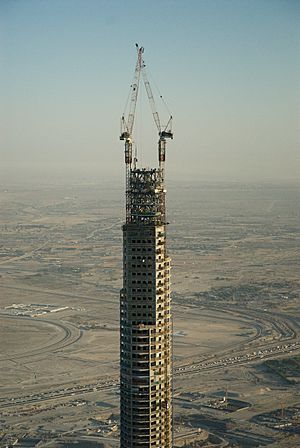 Archivo:Burj dubai aerial closeup