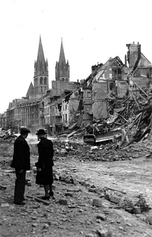 Archivo:Canadian bulldozer in Caen