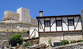 Archivo:Casa castellana y castillo de Curiel de Duero