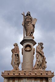 Archivo:Cementeri General de València, estàtues i columna d'un panteó