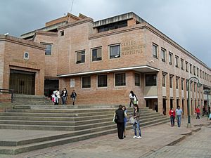 Archivo:Centro Administrativo Chiquinquirá