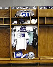 Archivo:Cowboys locker