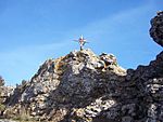 Archivo:Cruz sobre la cima del Toloño