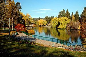 Archivo:Drake Park (Deschutes County, Oregon scenic images) (desD0054b)
