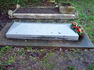 Archivo:Ebenezer Cobb Morley grave Barnes