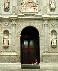 Archivo:Entranceway of the cathedral of the city of oaxaca