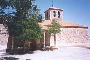 Archivo:Fachada de la parroquia de San Miguel Arcángel de Pedrezuela