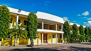 Archivo:Fachada del Edificio Municipal de Cabañas