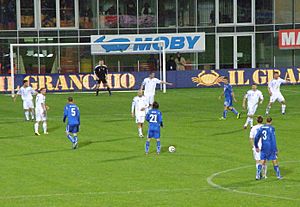 Archivo:Faroe Islands vs Italy 0-1 on 2 September 2011
