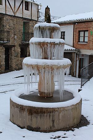 Archivo:Fuente de San Román de Cameros