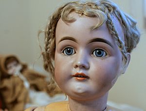 Archivo:German antique doll