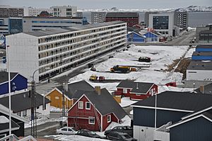 Archivo:Greenland 13, Nuuk, town centre with Blok P