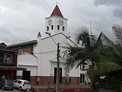 Iglesia de los Santos Ángeles, Angelópolis - fachada 02.jpg