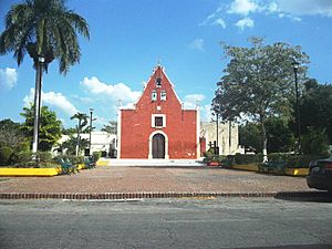 Archivo:Iglesia principal de la colonia Itzimná, Mérida, Yucatán (05)