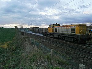 Archivo:Ligne de Saint-Cyr à Surdon - Saint-Germain-de-la-Grange (78) - BB 60000 et wagons nettoyeurs de voies