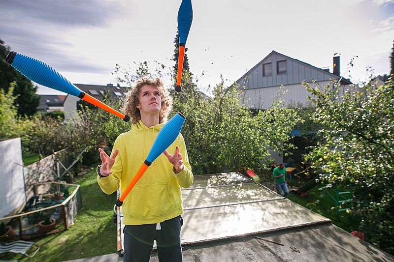 Luca Pferdmenges Juggling