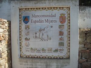 Archivo:Panel informativo de Aín-Ahín como municipio de la Mancomunidad Espadán-Mijares