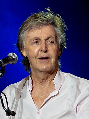 Archivo:Paul McCartney in October 2018