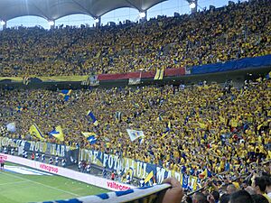 Archivo:Petrolul Ploiesti fans