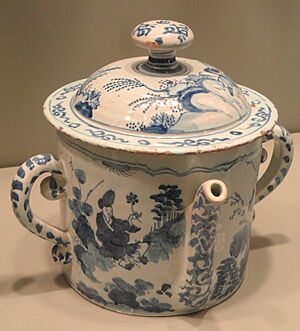 Archivo:Posset Pot with Chinese figures in a landscape, 1670-1685, probably London, tin-glazed earthenware - Gardiner Museum, Toronto - DSC01291