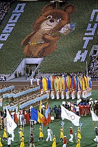 Archivo:RIAN archive 488322 Flag-bearers of states-participants of the XXII Summer Olympic Games