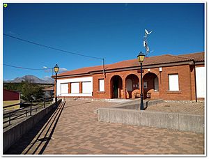 Archivo:Roscales de la pena 46 (Escuelas y Ayuntamiento)