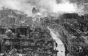 Archivo:Ruined Kiev in WWII
